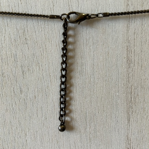 Peach tinted rhinestone statement necklace - Picture 4 of 4